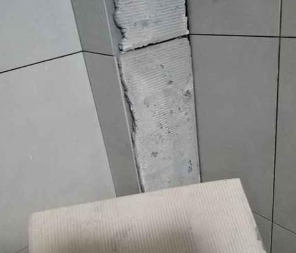 兰州市瓷砖空鼓维修公司分享下厨房瓷砖脱落的补救措施。